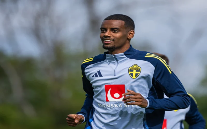 صفقة إيزاك إلى ليفربول.. أغلى 10 صفقات تاريخية في كرة القدم